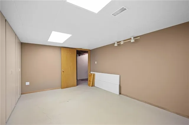 Additional property image - 38 OSLER Dr