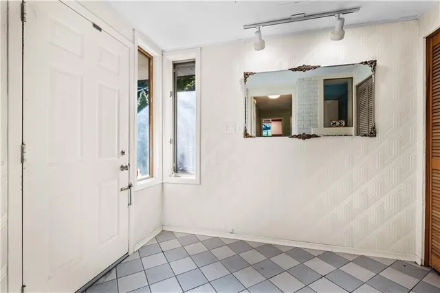 Additional property image - 38 OSLER Dr