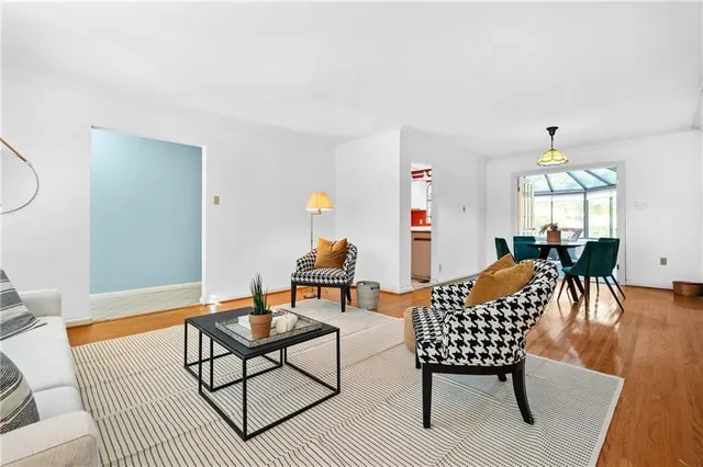 Additional property image - 38 OSLER Dr