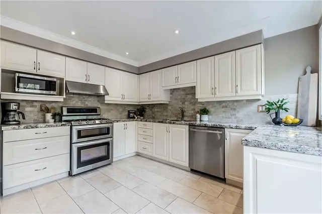 Additional property image - 5116 OAKLEY Dr