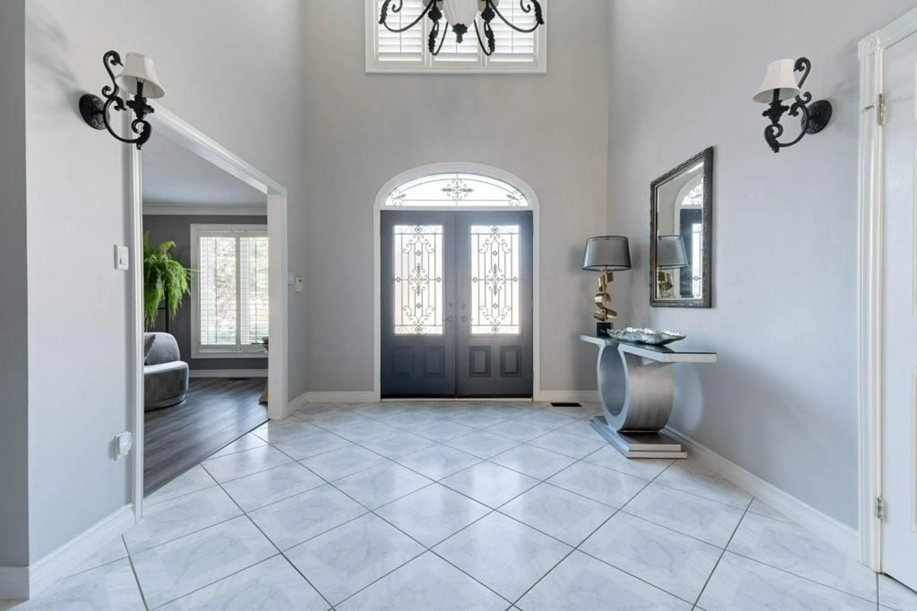 Indoor entryway, ceramic floors for 35 LIDO Dr, Stoney Creek Ontario L8E 5E8