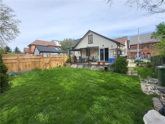 Additional property image - 321 CHARLTON Ave