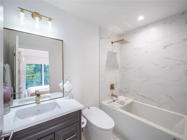 Additional property image - 500 BROCK Ave Unit 302