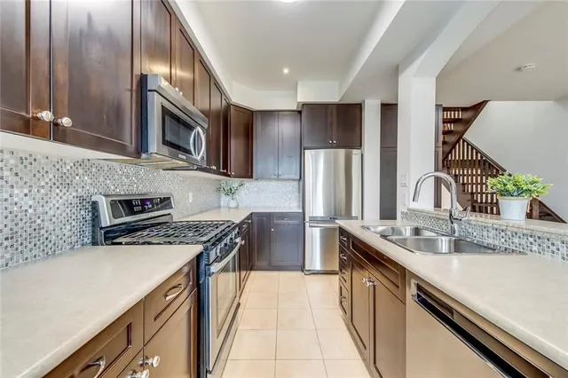 Additional property image - 105 HIGHGATE Dr