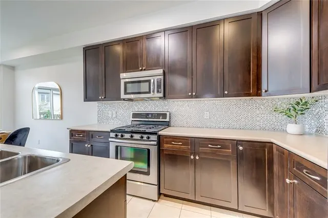 Additional property image - 105 HIGHGATE Dr