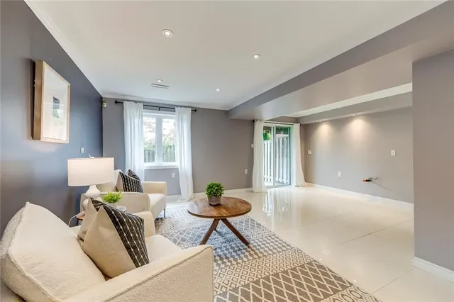 Additional property image - 105 HIGHGATE Dr