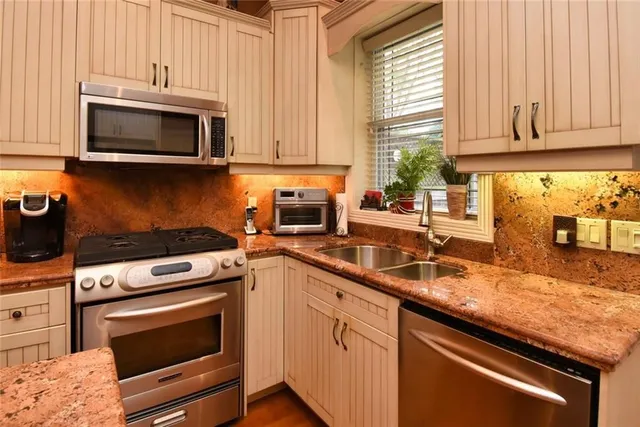 Additional property image - 152 HOMEWOOD Ave