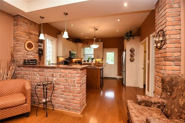 Additional property image - 152 HOMEWOOD Ave