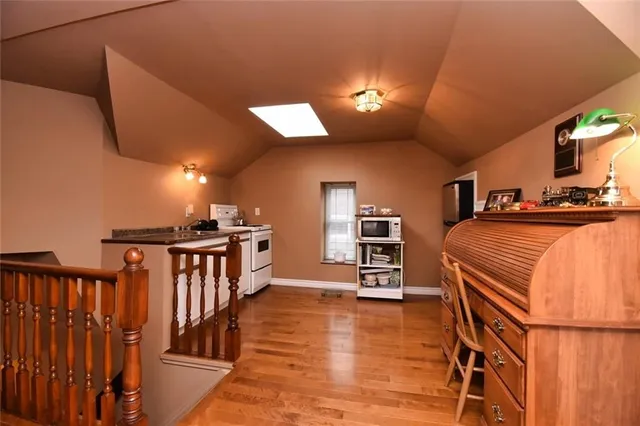 Additional property image - 152 HOMEWOOD Ave
