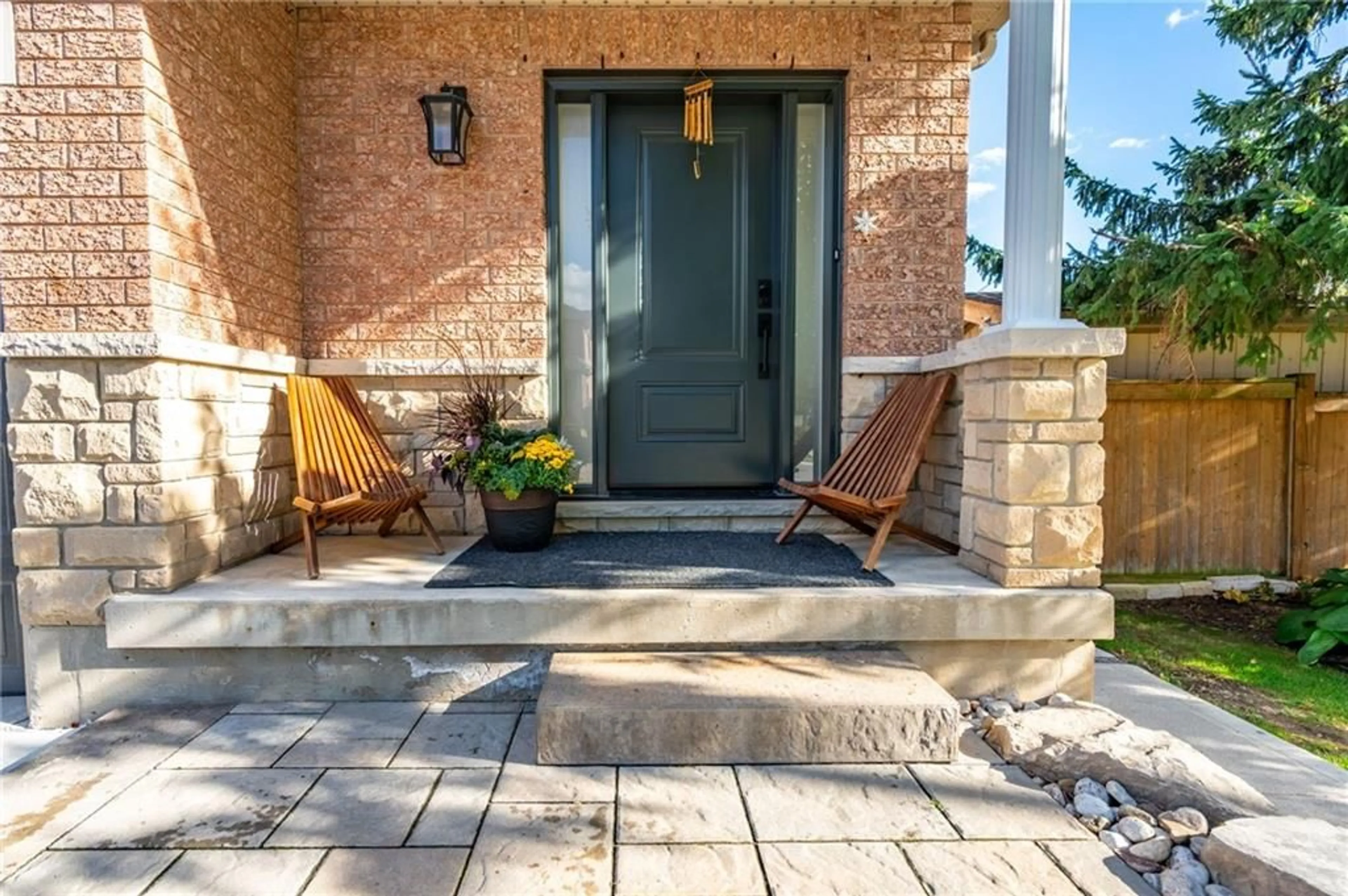 Indoor entryway, ceramic floors for 4000 ALEXAN Cres, Burlington Ontario L7M 5A8