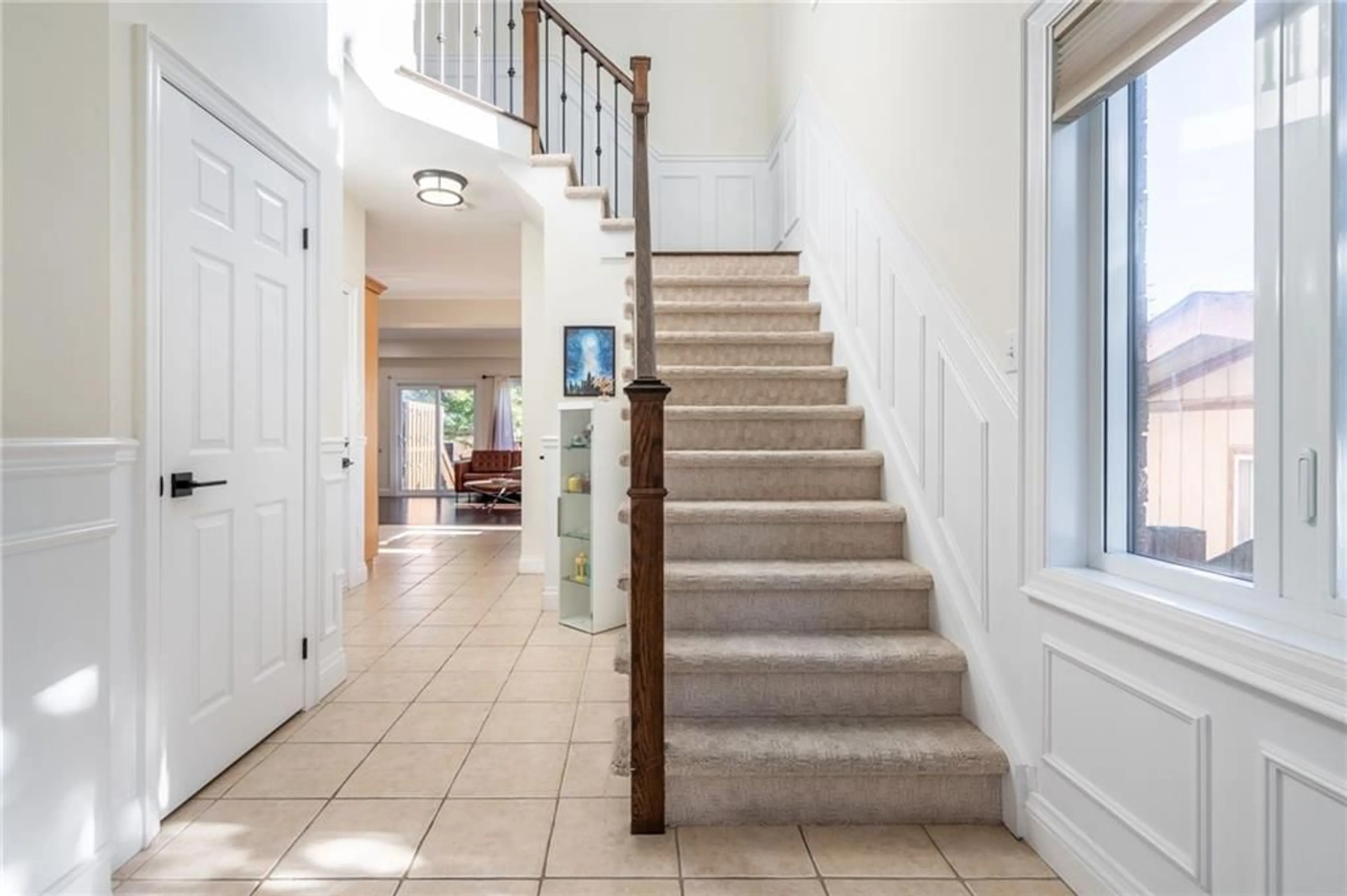 Indoor foyer, wood floors for 4000 ALEXAN Cres, Burlington Ontario L7M 5A8