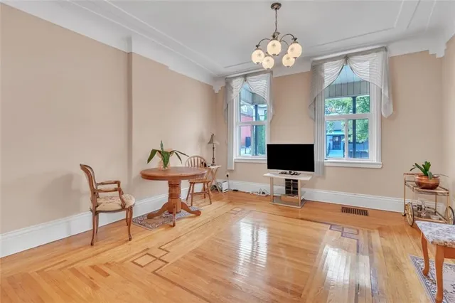 Additional property image - 260 BAY St