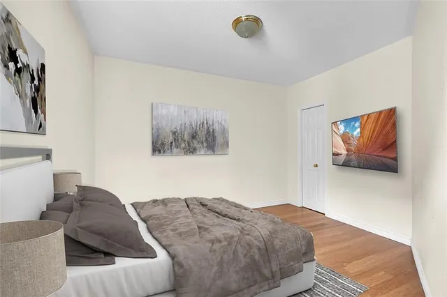 Additional property image - 260 BAY St