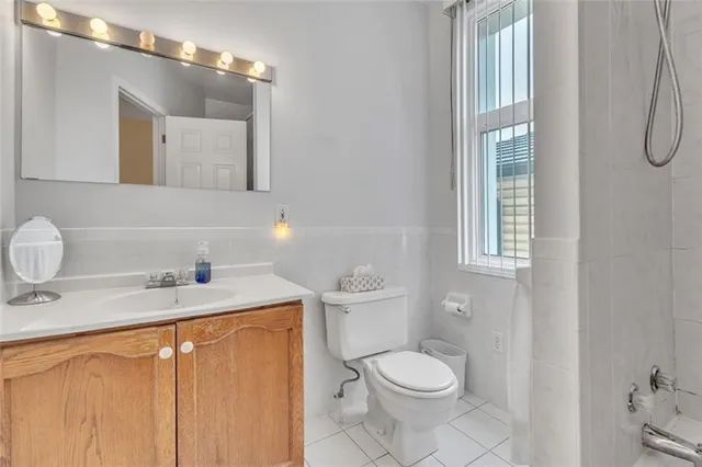 Additional property image - 260 BAY St