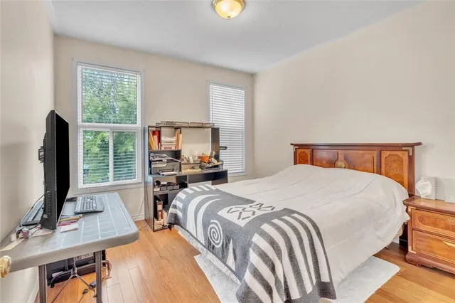Additional property image - 260 BAY St