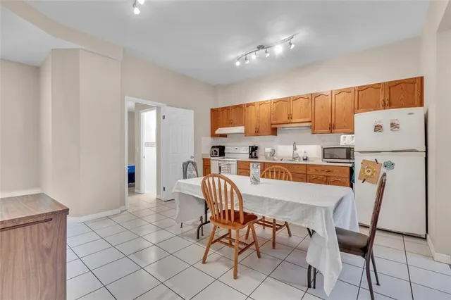 Additional property image - 260 BAY St