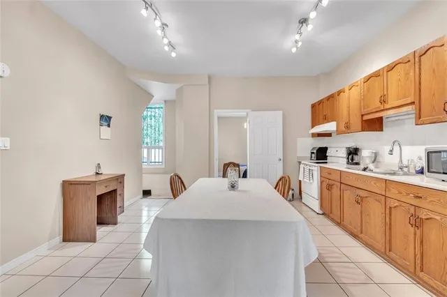 Additional property image - 260 BAY St