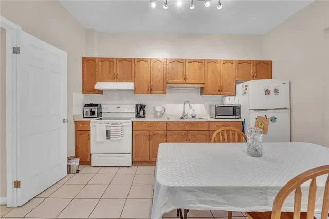 Additional property image - 260 BAY St