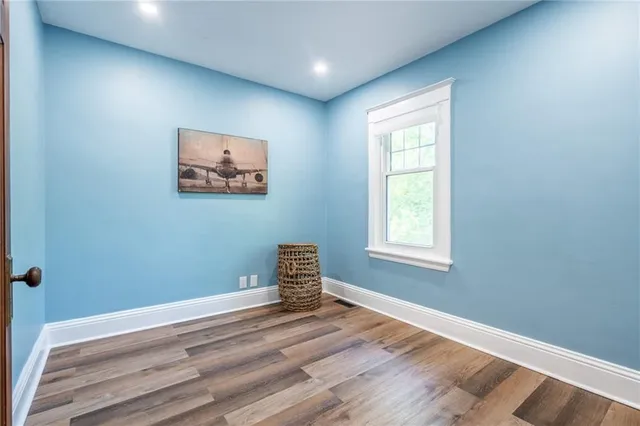 Additional property image - 266 STINSON Cres