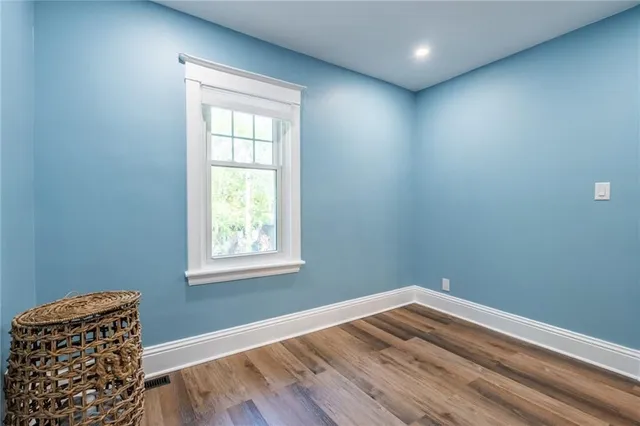Additional property image - 266 STINSON Cres