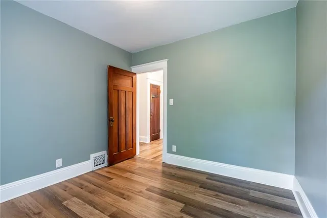 Additional property image - 266 STINSON Cres
