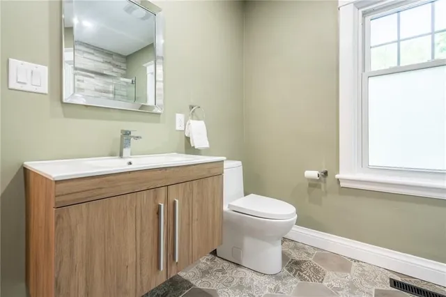 Additional property image - 266 STINSON Cres