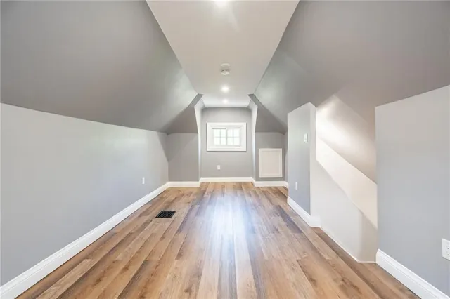 Additional property image - 266 STINSON Cres