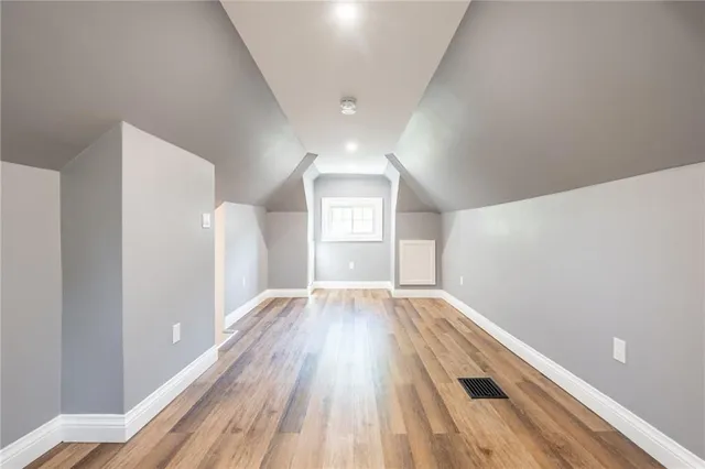 Additional property image - 266 STINSON Cres