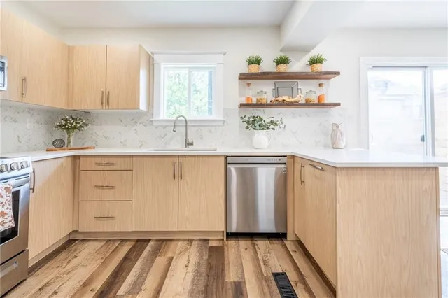Additional property image - 266 STINSON Cres