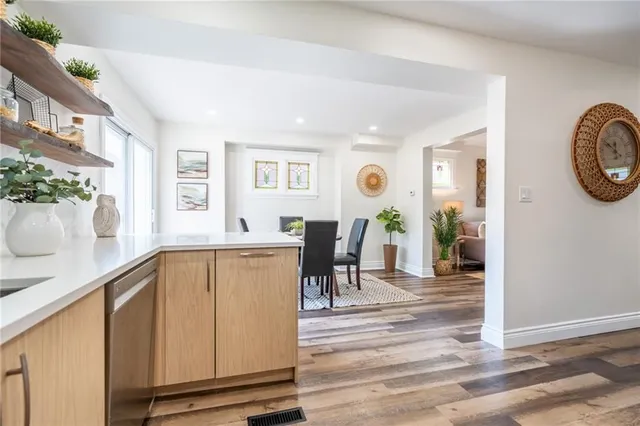 Additional property image - 266 STINSON Cres