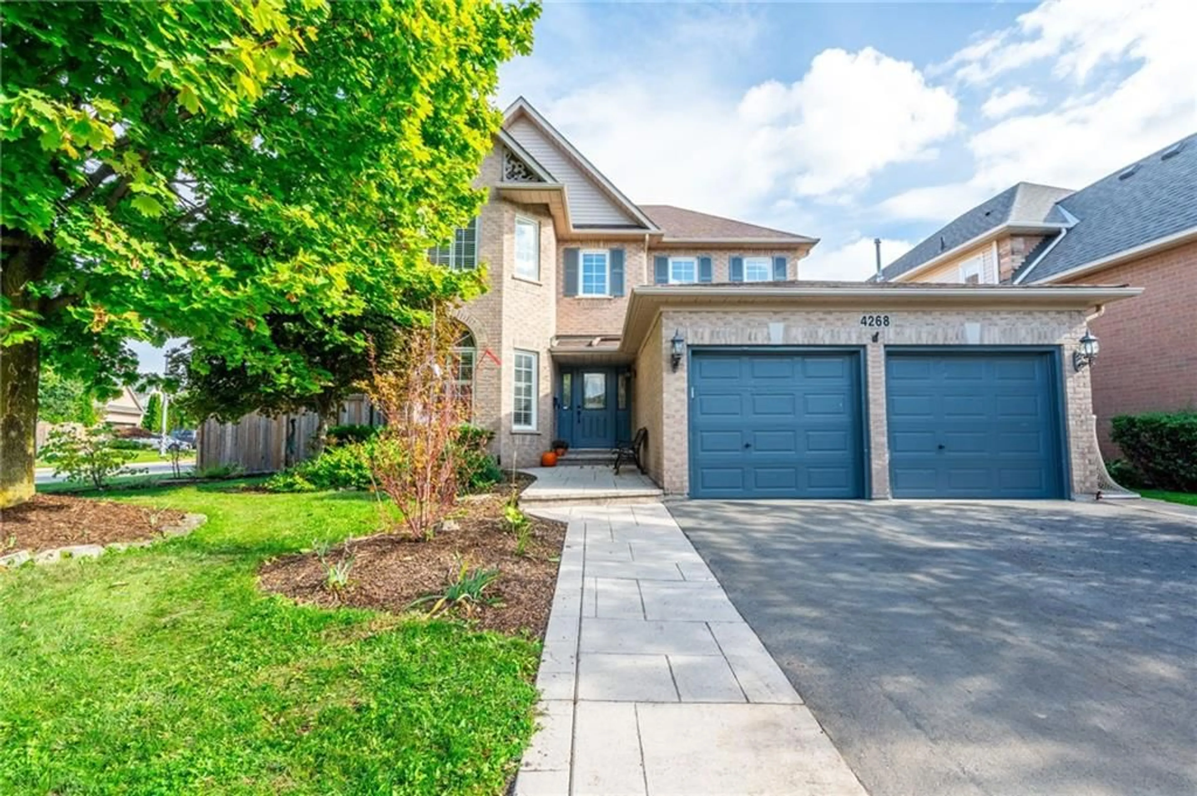 Home with brick exterior material for 4268 MILLCROFT PARK Dr, Burlington Ontario L7M 4J6