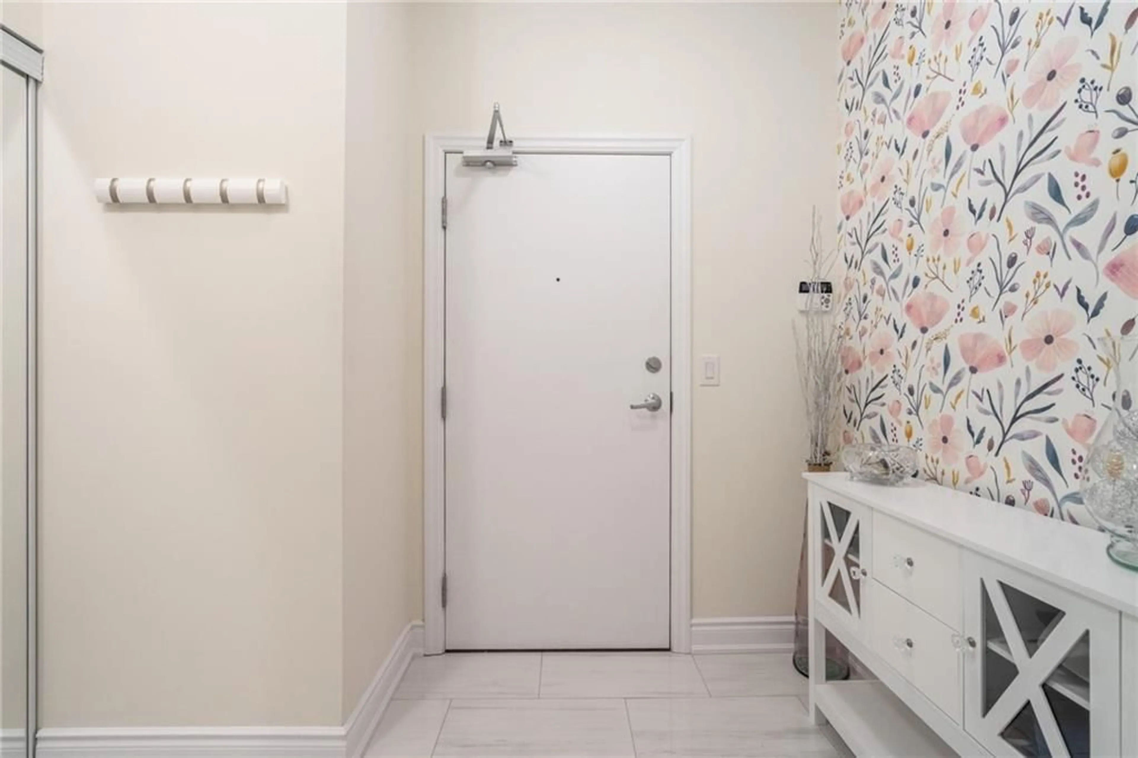 Bathroom, ceramic floors for 1940 IRONSTONE Dr #404, Burlington Ontario L7L 0E4