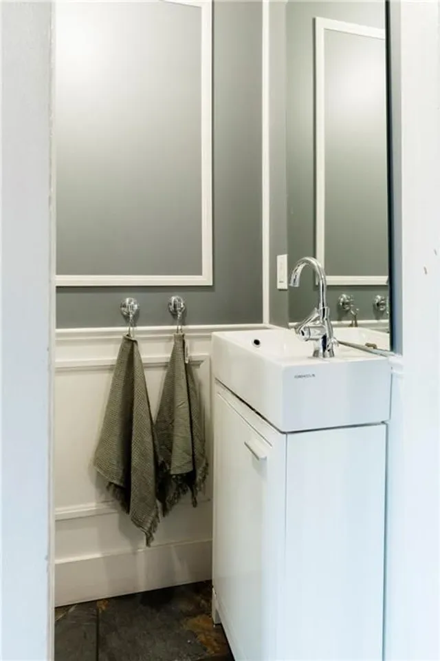 Additional property image - 195 ROSSLYN Ave