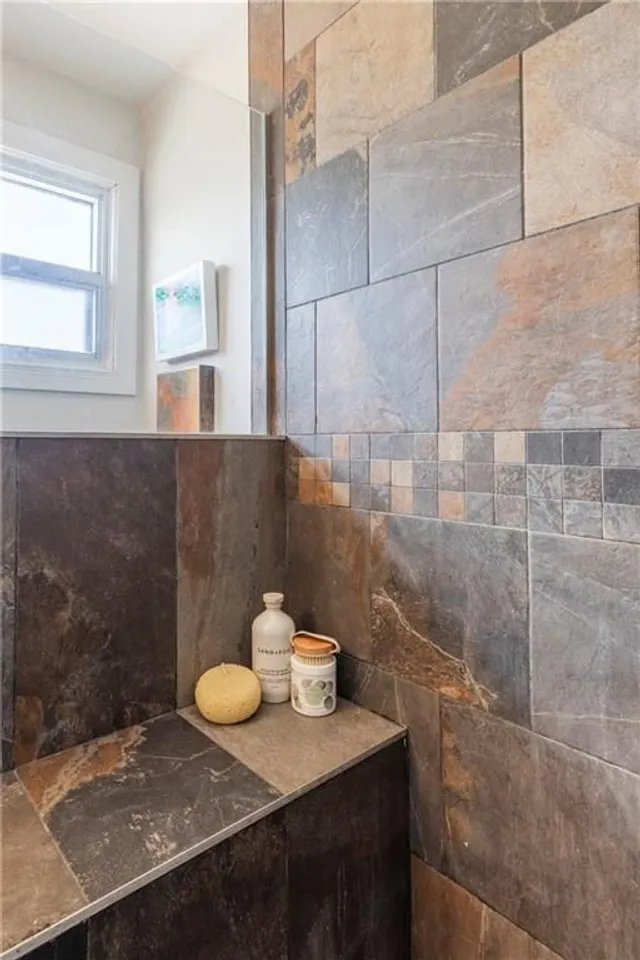 Additional property image - 195 ROSSLYN Ave