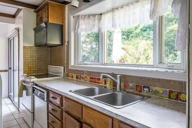 Additional property image - 104 HOSTEIN Dr
