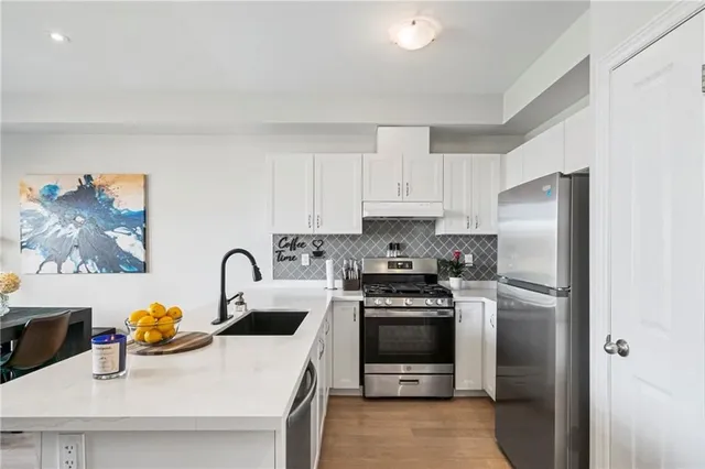 Additional image 17 of 57 PINOT Cres