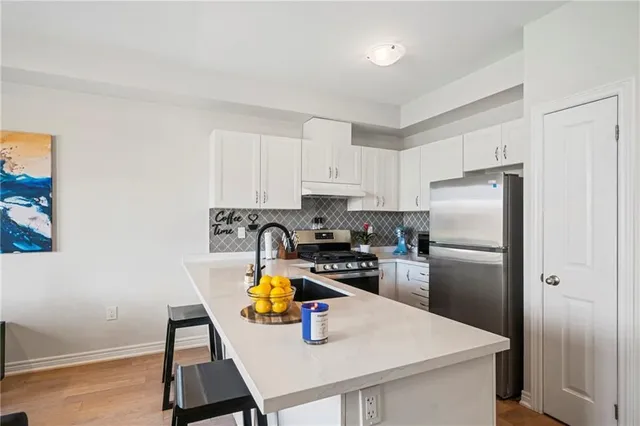 Additional image 16 of 57 PINOT Cres