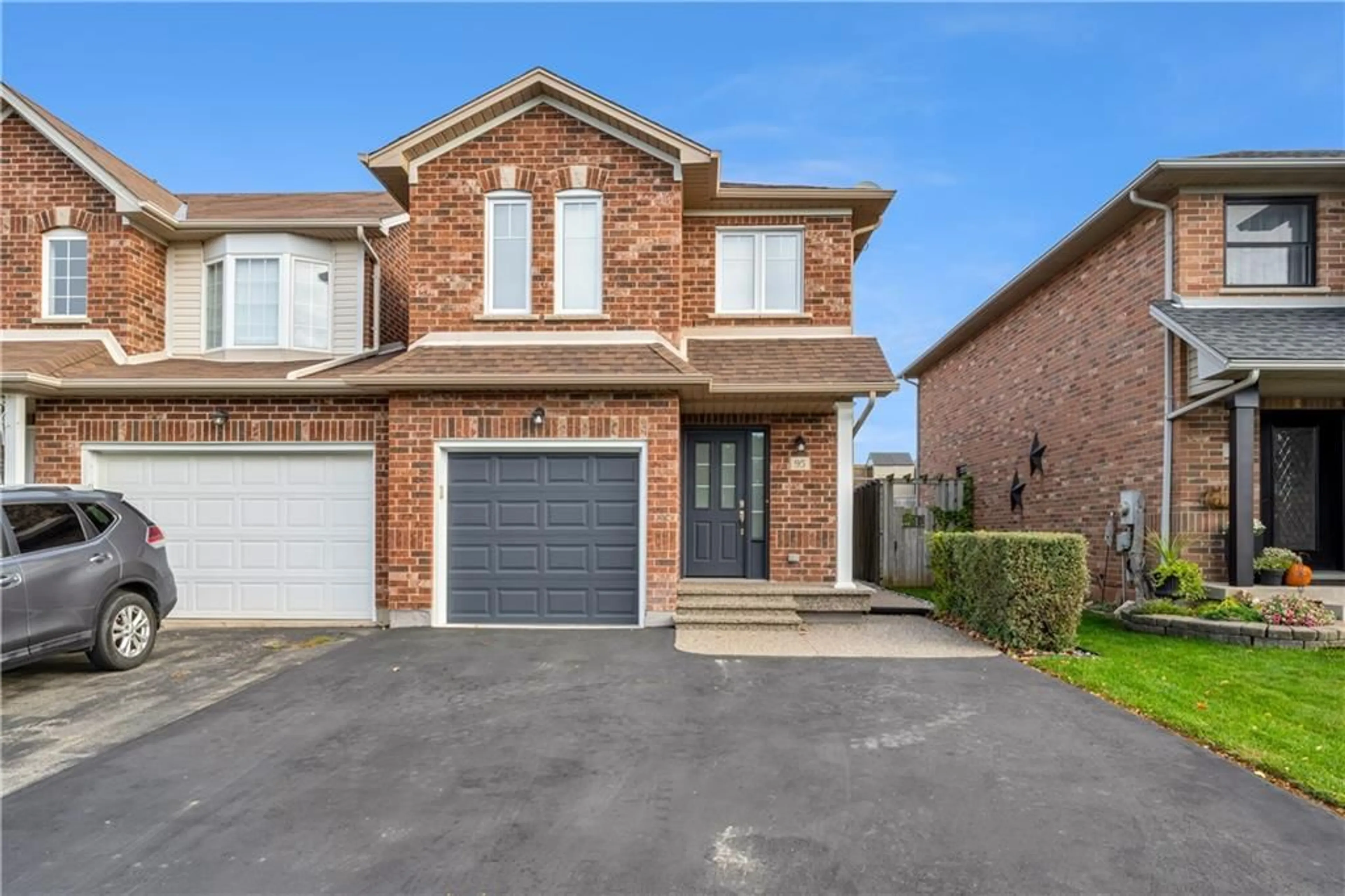 Home with brick exterior material for 95 TOMAHAWK Dr, Grimsby Ontario L3M 5M4