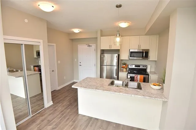 Additional property image - 101 SHOREVIEW Pl Unit 214