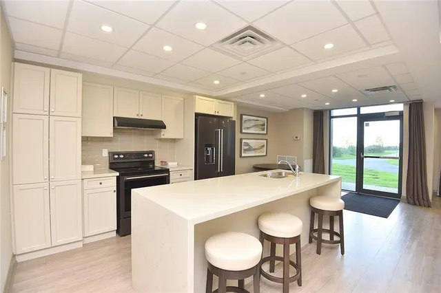 Additional property image - 101 SHOREVIEW Pl Unit 214
