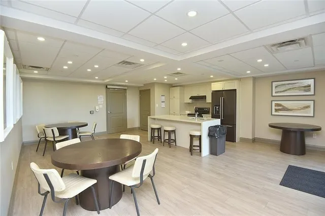 Additional property image - 101 SHOREVIEW Pl Unit 214