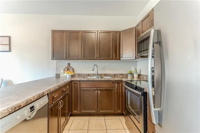 Additional property image - 31 TOPAZ St