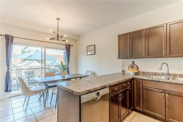 Additional property image - 31 TOPAZ St