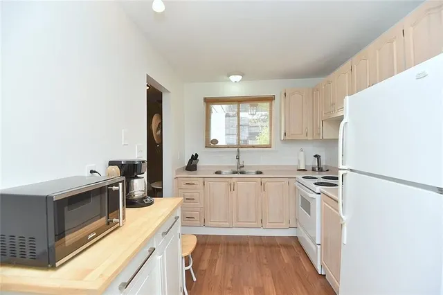 Additional property image - 880 LIMERIDGE Rd Unit 63
