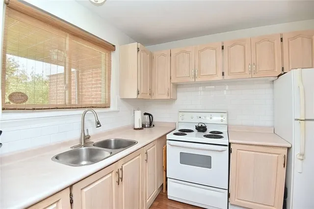 Additional property image - 880 LIMERIDGE Rd Unit 63