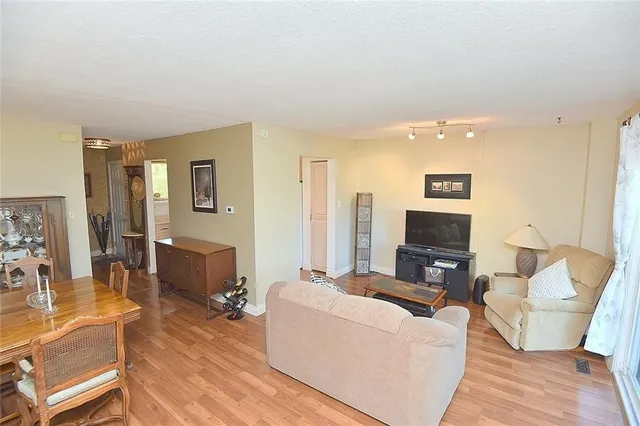 Additional property image - 880 LIMERIDGE Rd Unit 63