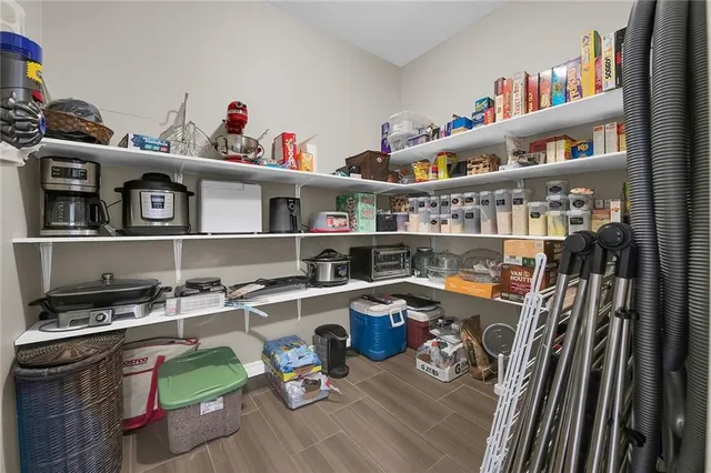 Additional property image - 152 POPLAR St