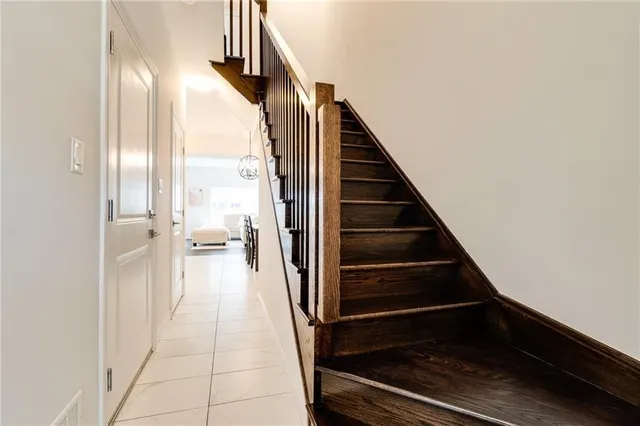 Additional property image - 32 GREENWICH Ave