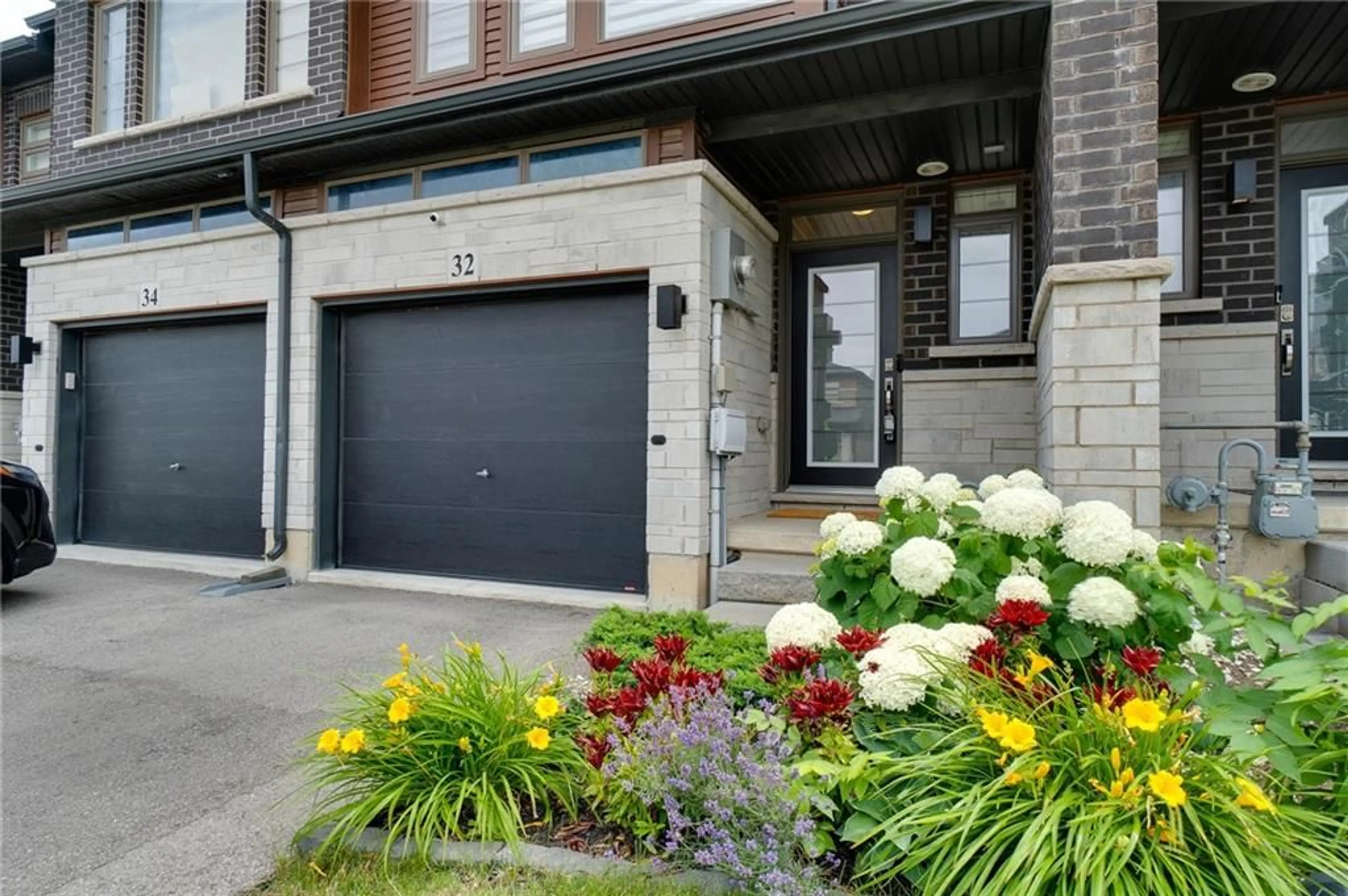 Indoor entryway, wood floors for 32 GREENWICH Ave, Stoney Creek Ontario L8J 0L5