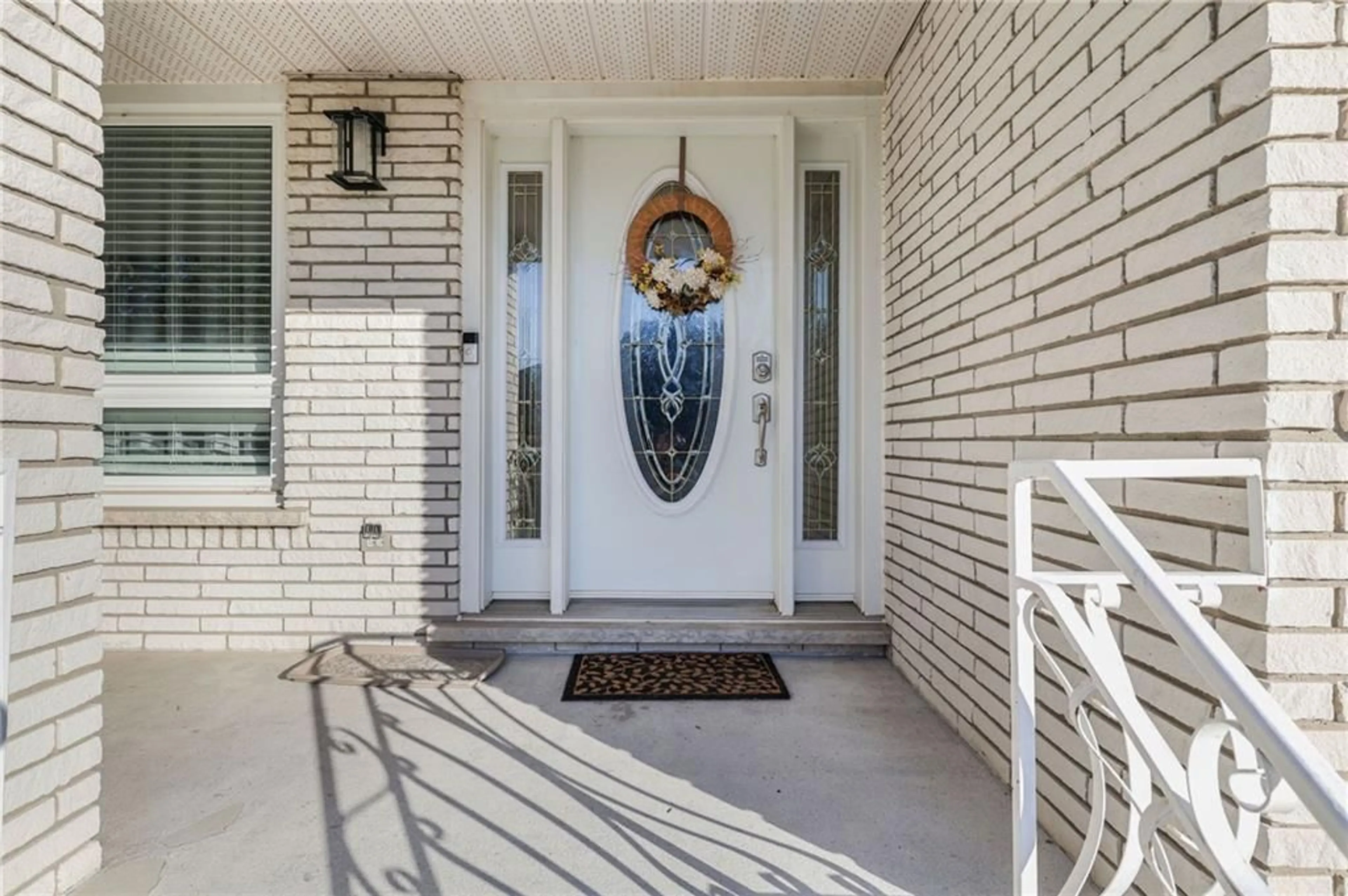 Indoor entryway, wood floors for 68 FIRST Rd, Stoney Creek Ontario L8J 2S9